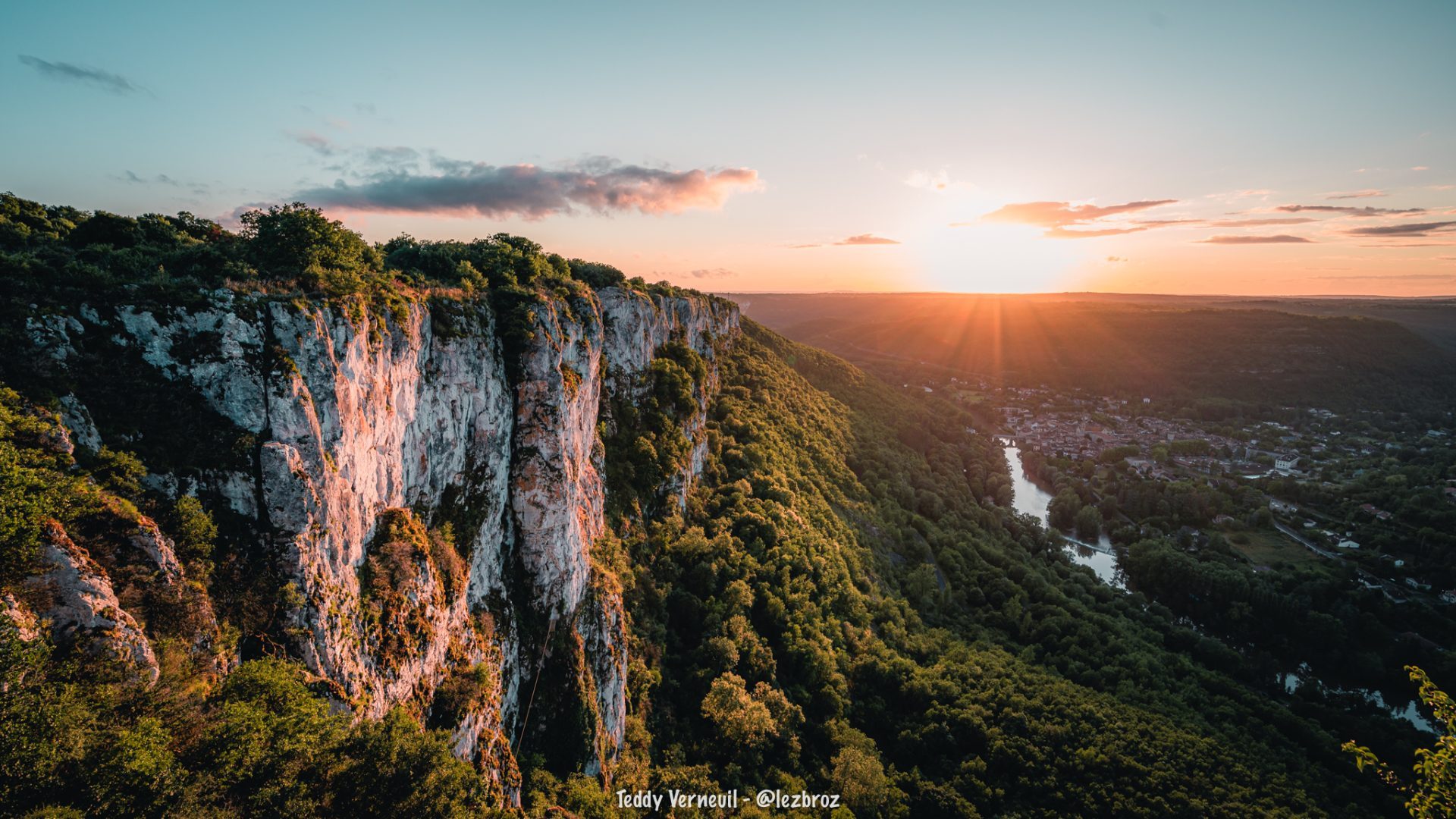 St Antonin Noble Val au coeur des gorges de l'Aveyron